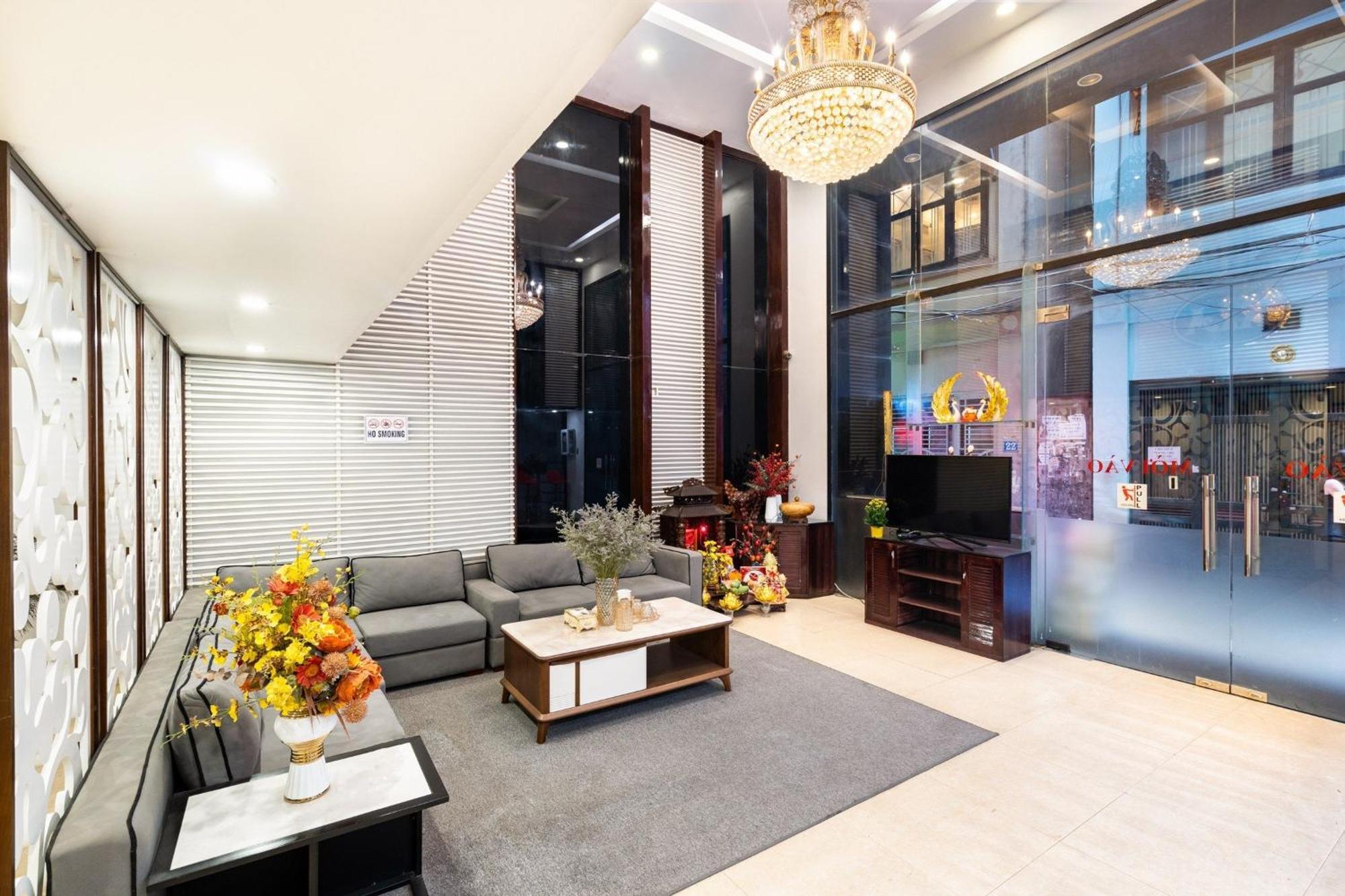 Kieu Anh Hotel - 81 Trung Kinh - By Bay Luxury Hanoi Buitenkant foto