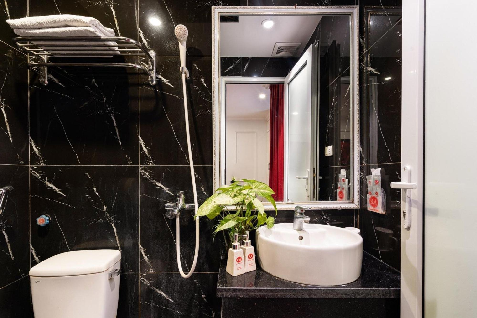 Kieu Anh Hotel - 81 Trung Kinh - By Bay Luxury Hanoi Buitenkant foto